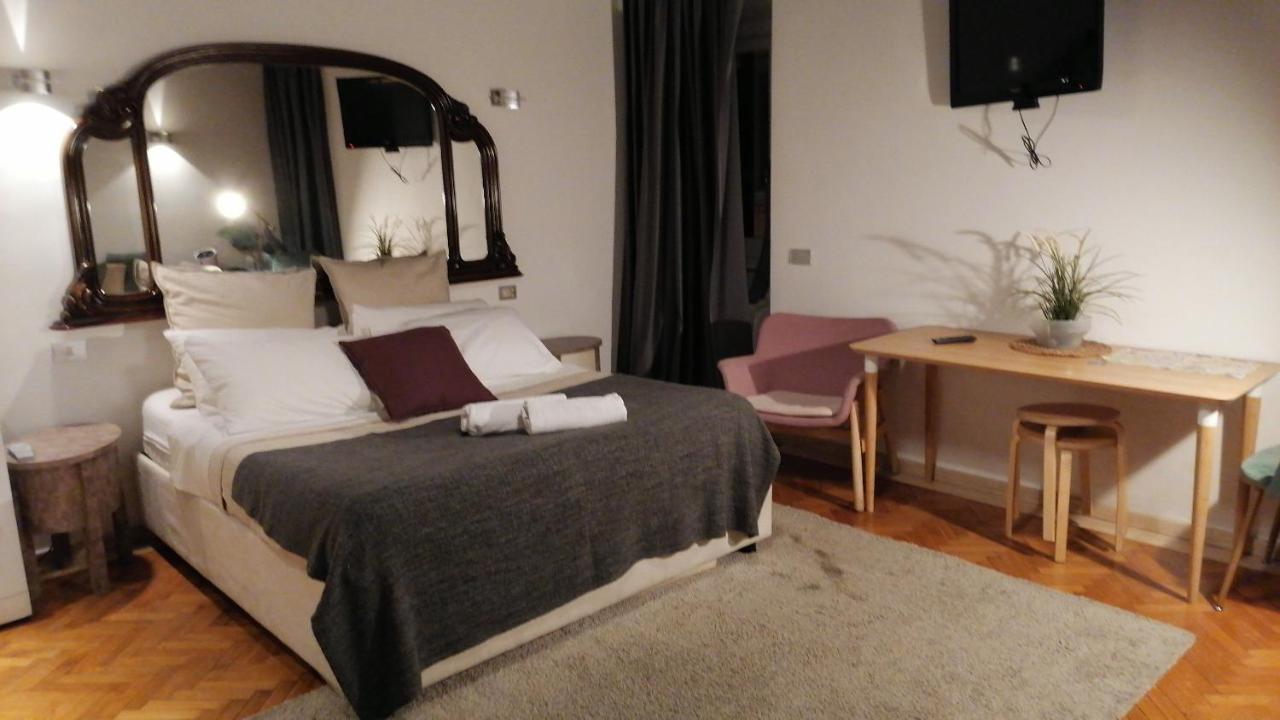 Lovely Apartments In City Centre "Third Floor, Without Elevator" Rom Exterior foto